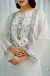 3 Piece Lawn Embroidered Suit (CS0239)