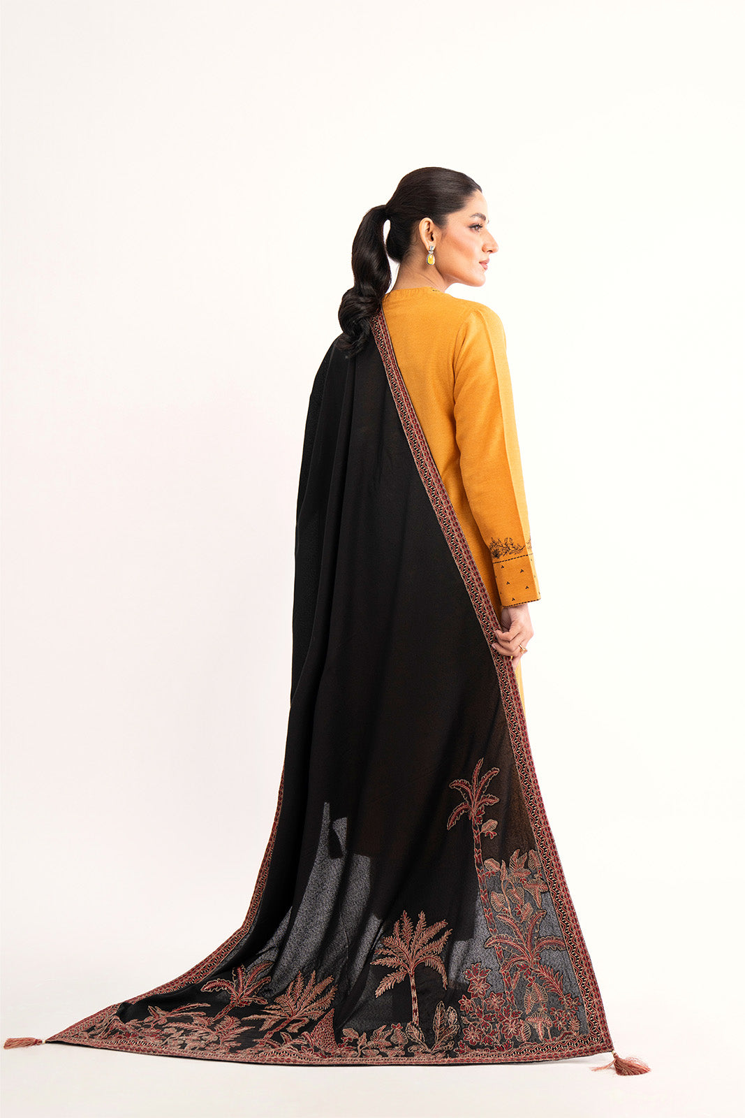 1 Piece Lawn Karandi Embroidered (BS0043)