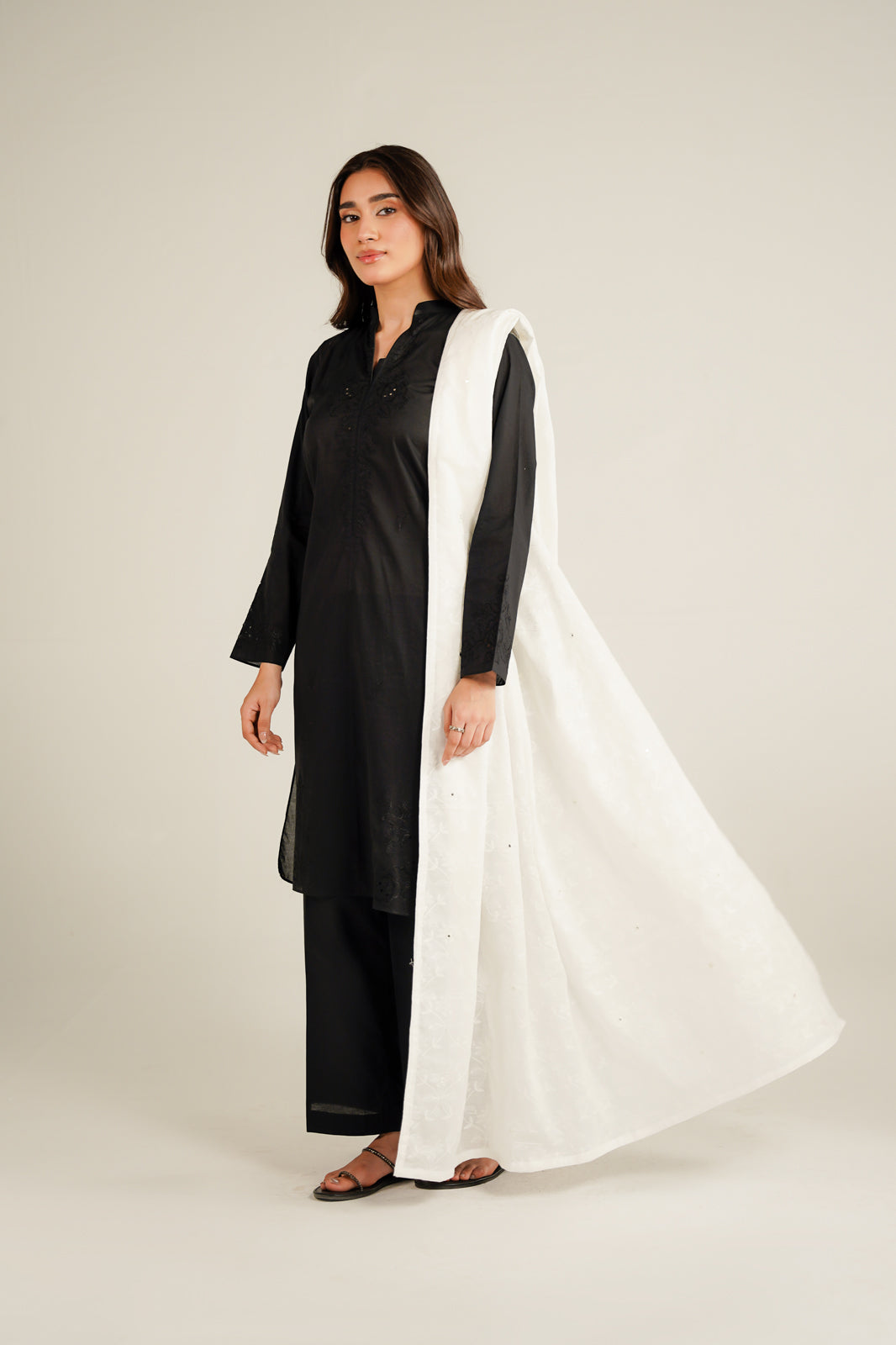 1 Piece Lawn Embroidered Shawl (CH0016)