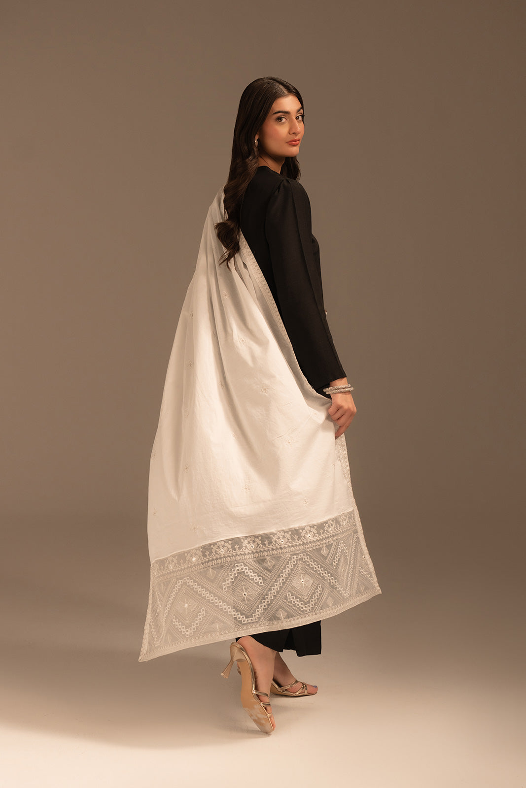 1 Piece Lawn Embroidered Shawls (CH0025)