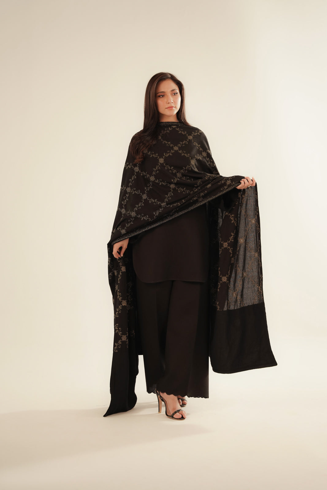 1 Piece Lawn Karandi Embroidered Shawls (CH0048)