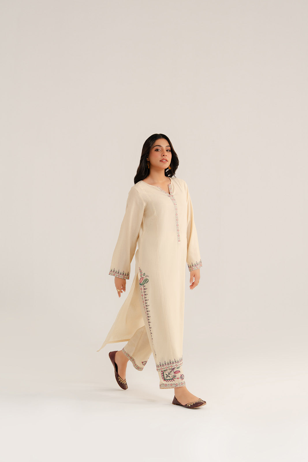 2 Piece Lawn Karandi Embroidered (CP0275)