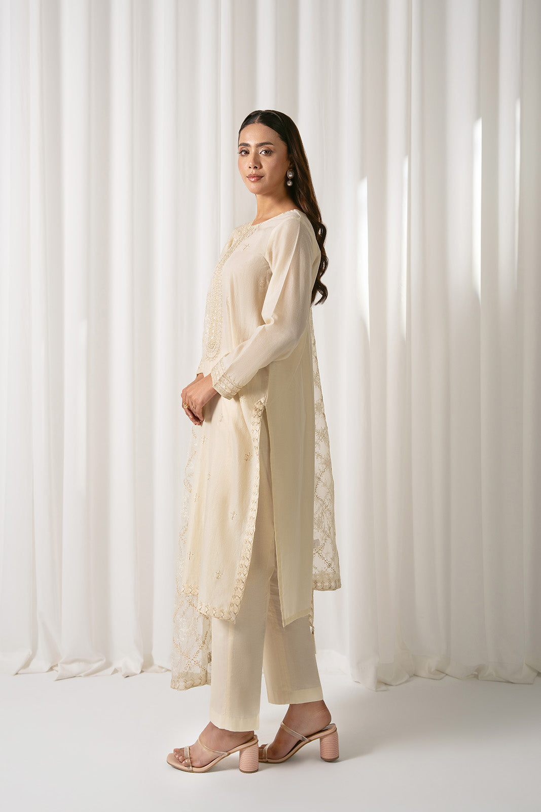3 Piece Lawn Embroidered Suit (CS0052)