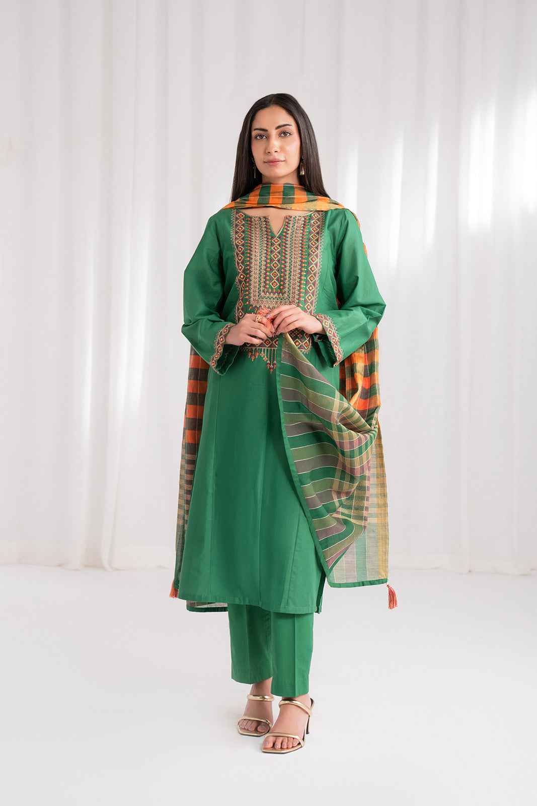 3 Piece Lawn Embroidered Suit (CS0187)