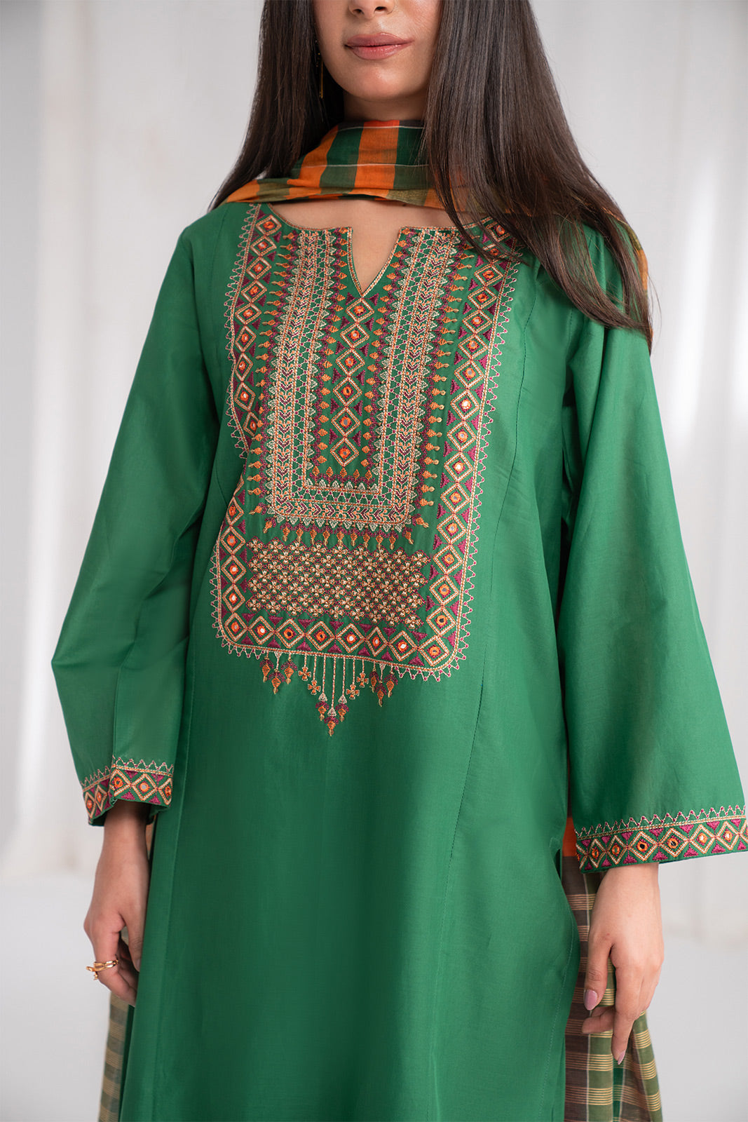 3 Piece Lawn Embroidered Suit (CS0187)