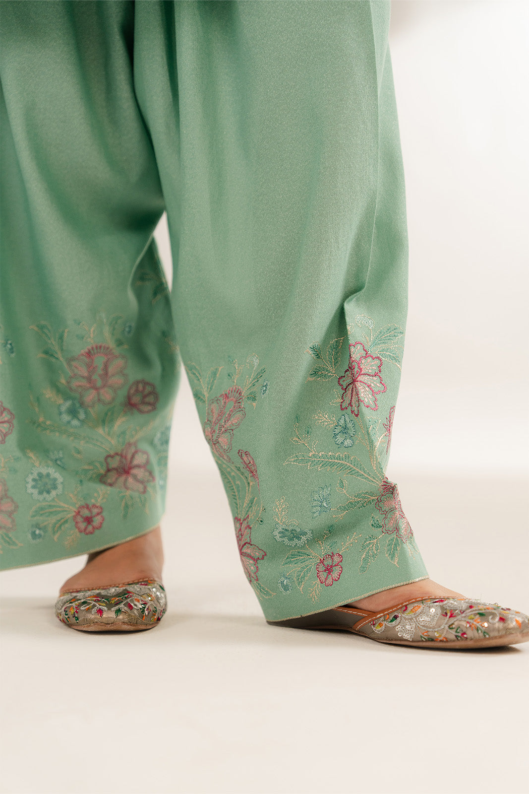 2 Piece Lawn Karandi Embroidered Suit (CS0300)