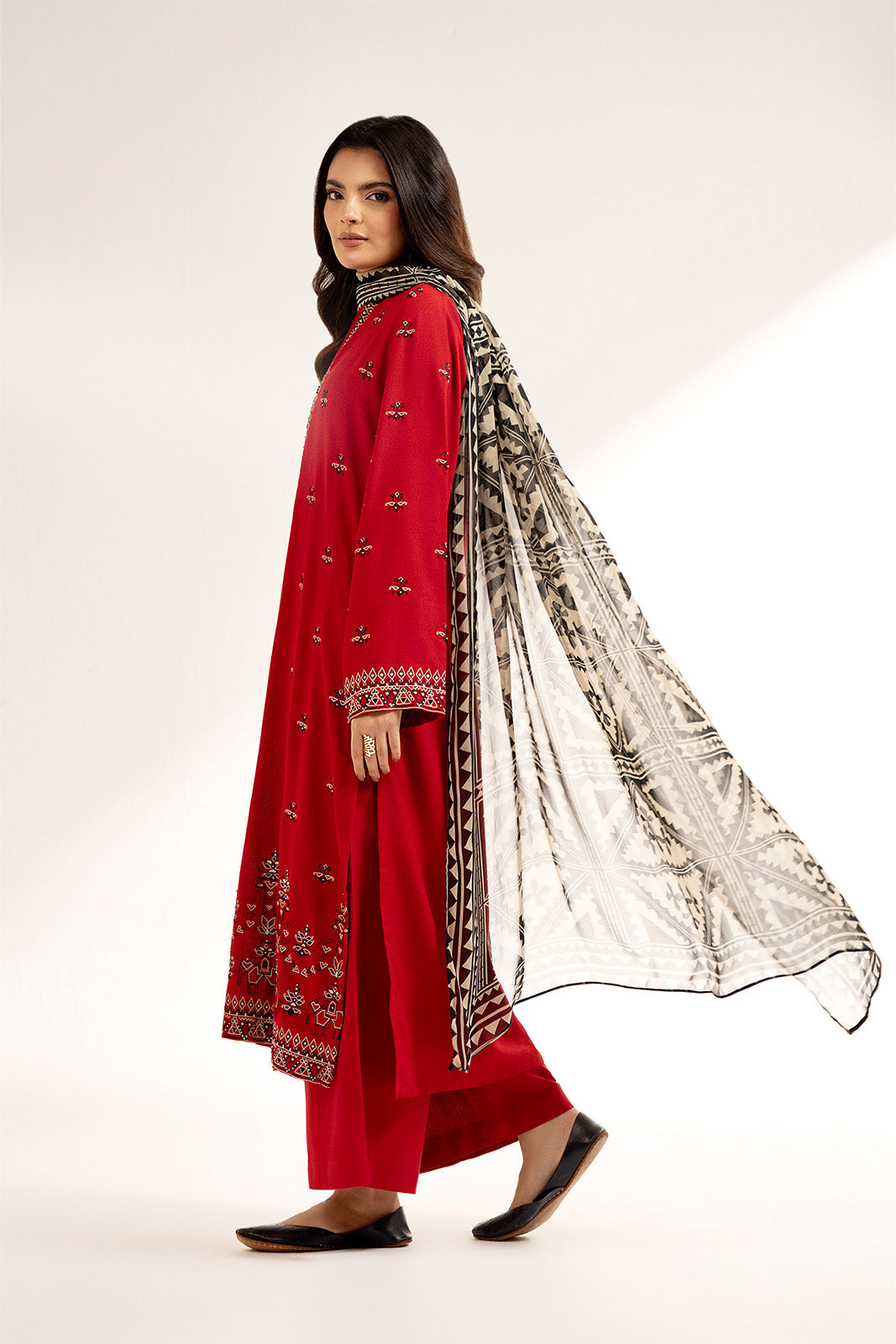 3 Piece Lawn Karandi Embroidered Suit (CS0329)