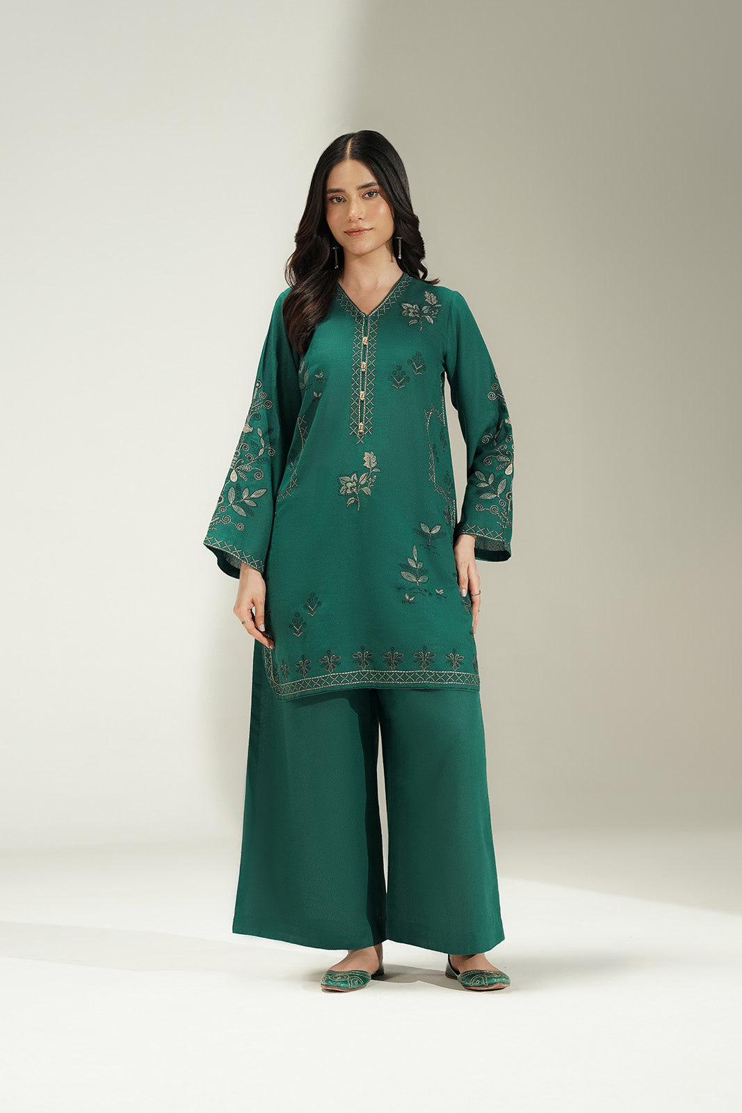 2 Piece Lawn Karandi Embroidered Suit (CS0703)