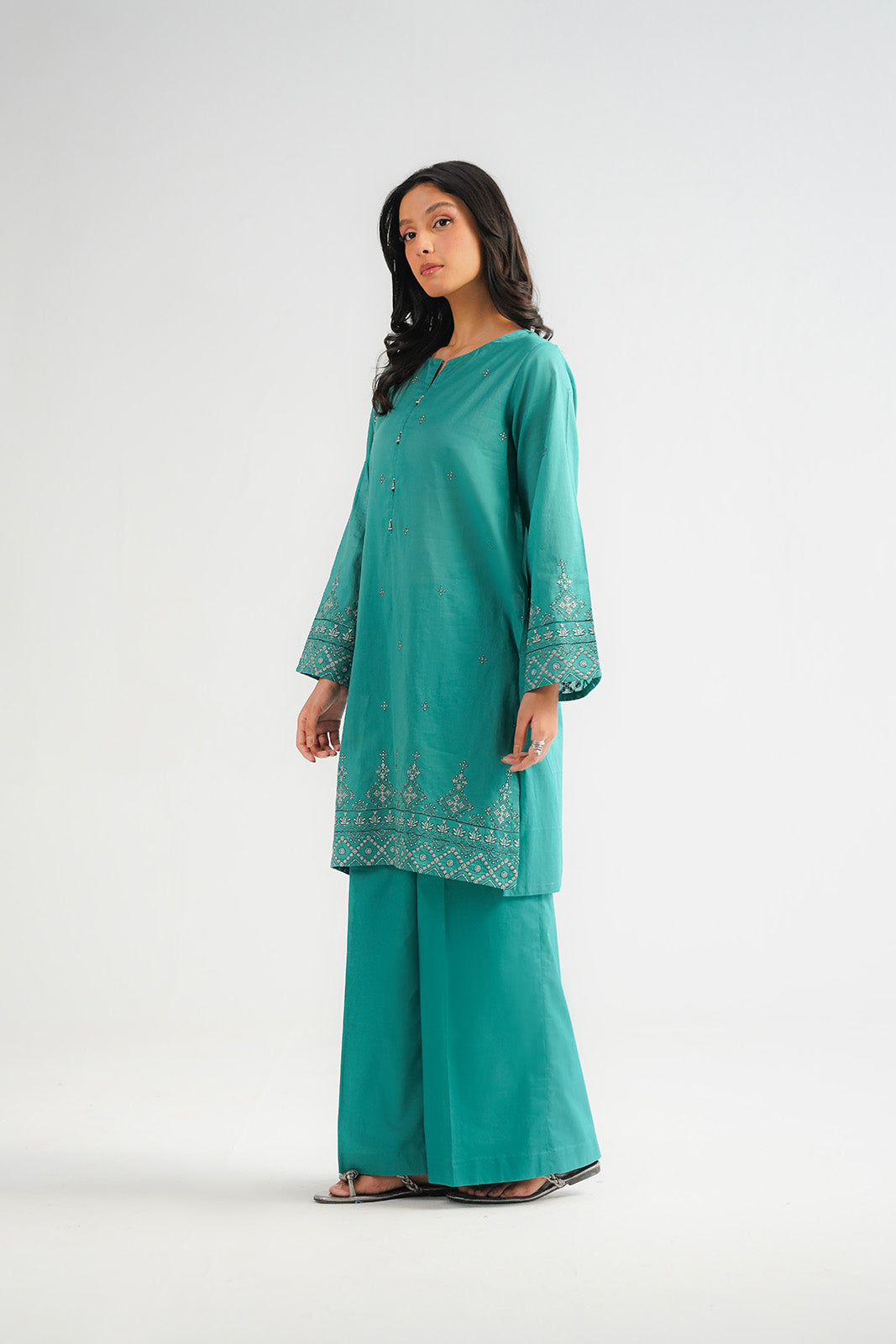 2 Piece Lawn Embroidered Suit (CP0506)