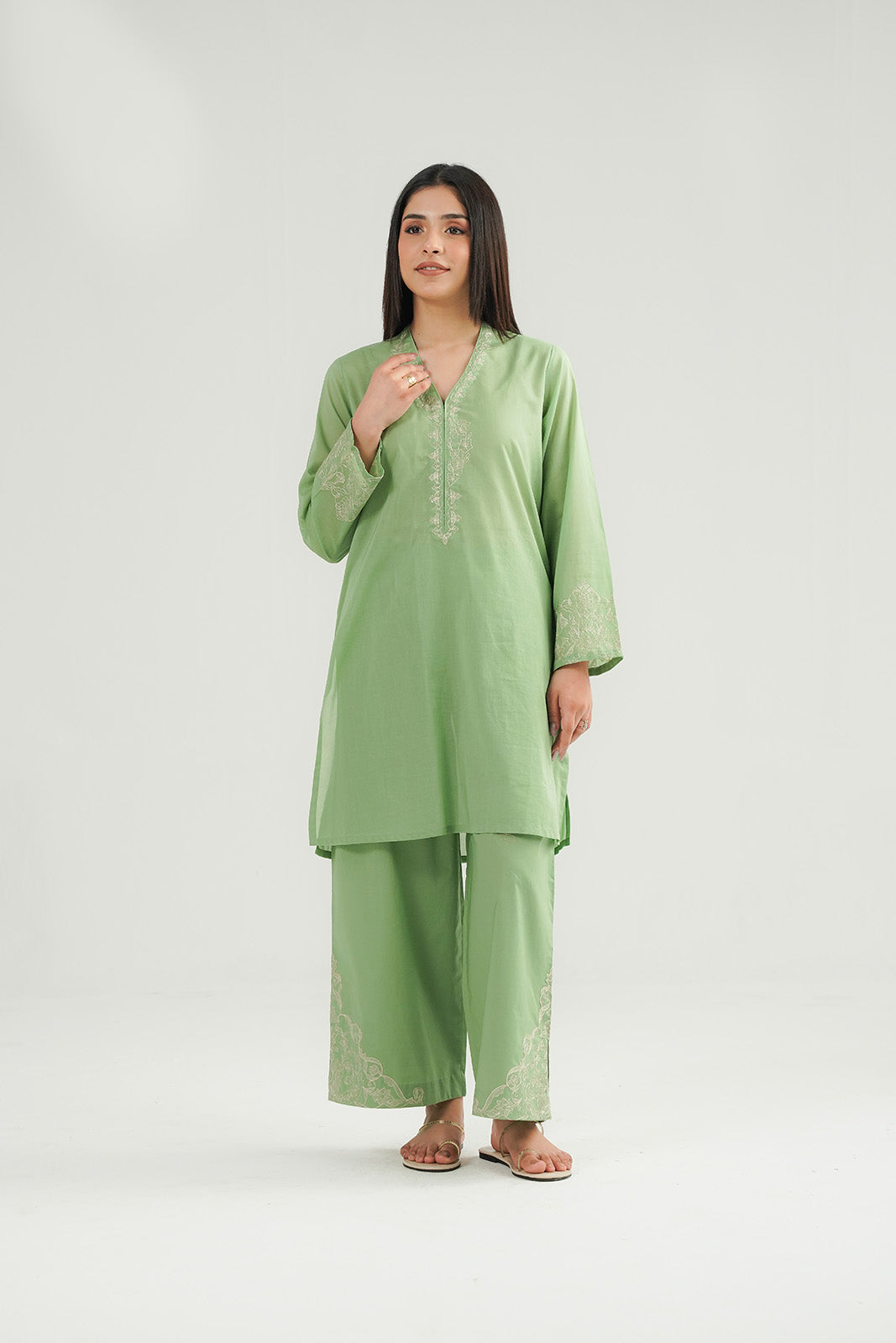 2 Piece Lawn Embroidered Suit (CP0429)