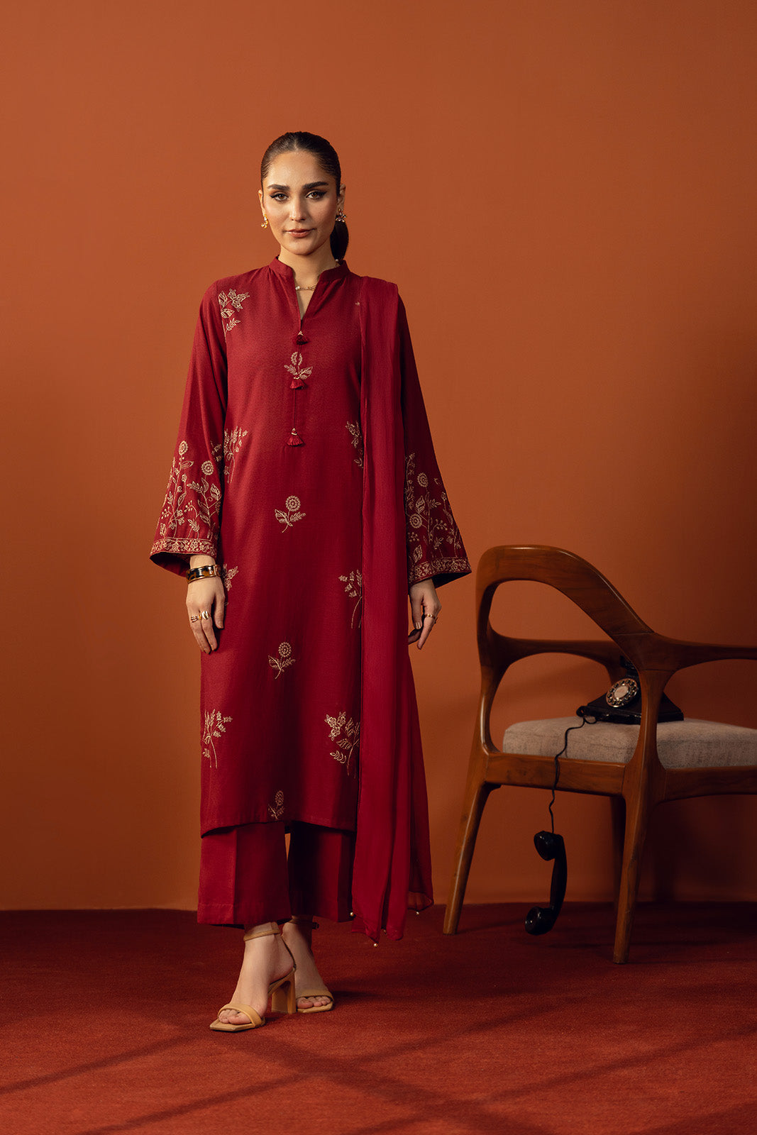 3 Piece Lawn Karandi Embroidered Suit (CP0567)