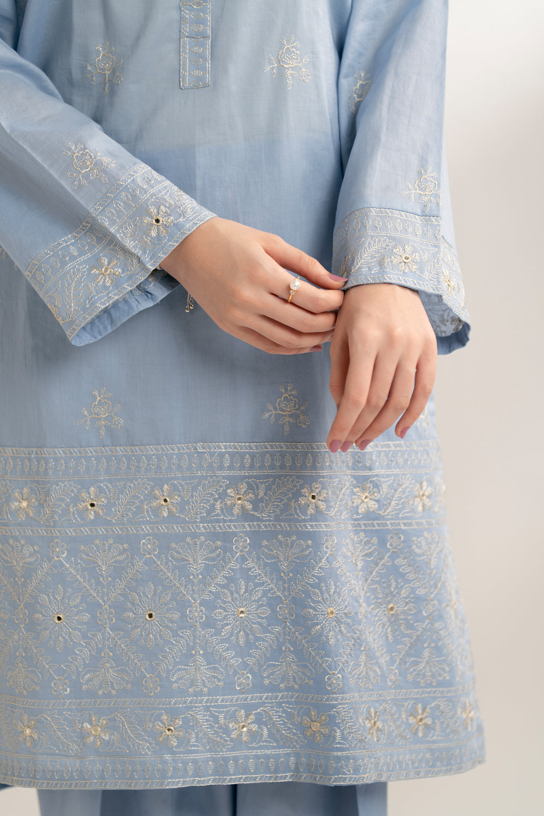 2 Piece Lawn Embroidered Suit (CS0170)
