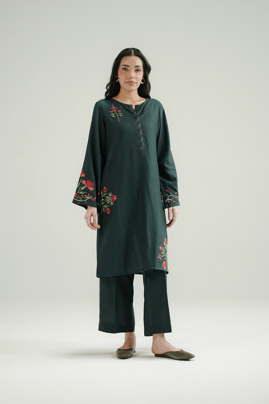 2 Piece Lawn Karandi Embroidered Suit (CP0571)