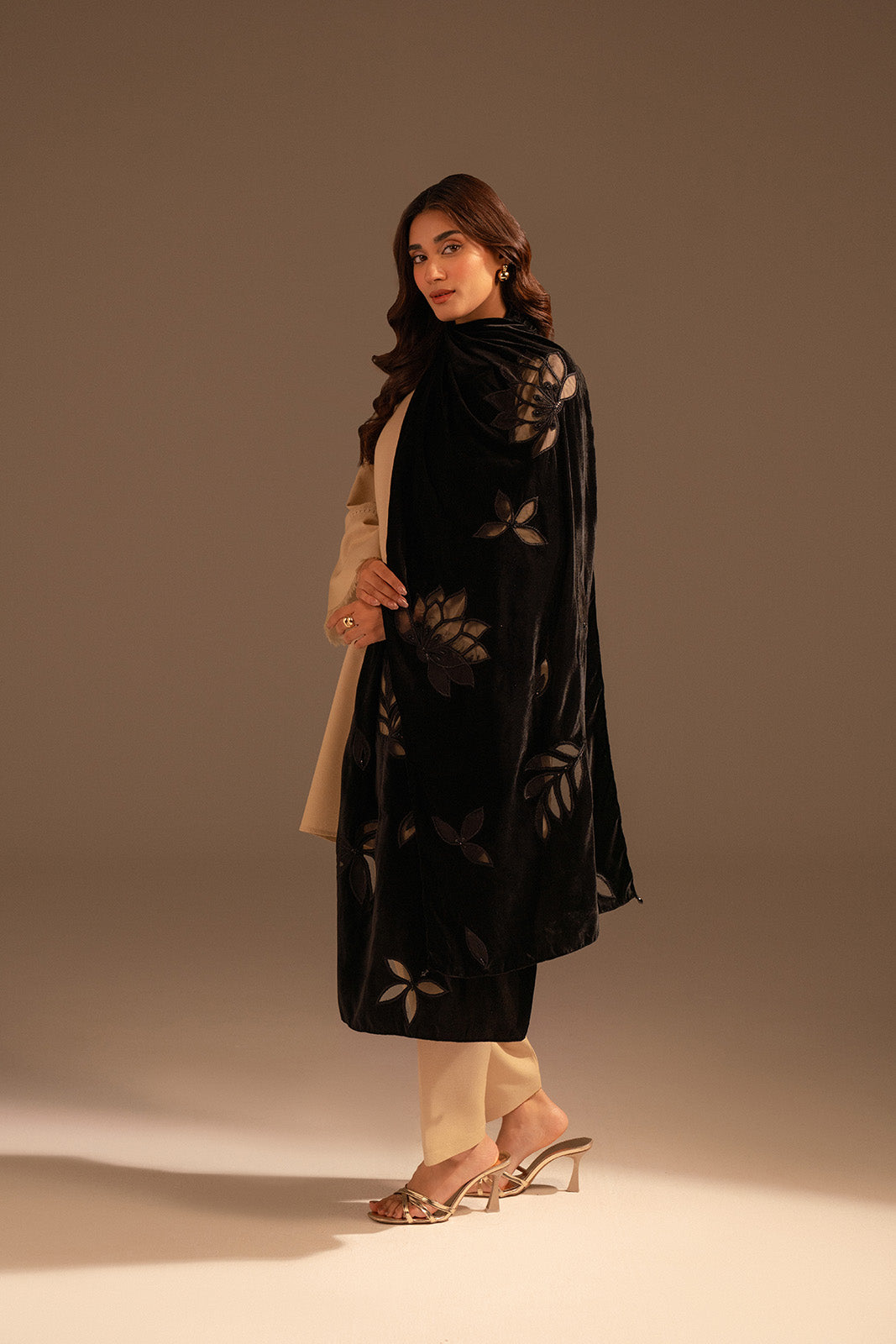 1 Piece Velvet Embroidered Dupattas/Stoles (FT0001)