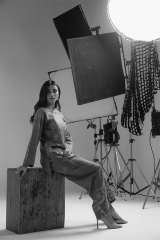 2 Piece Lawn Karandi Embroidered Suit (CP0337)