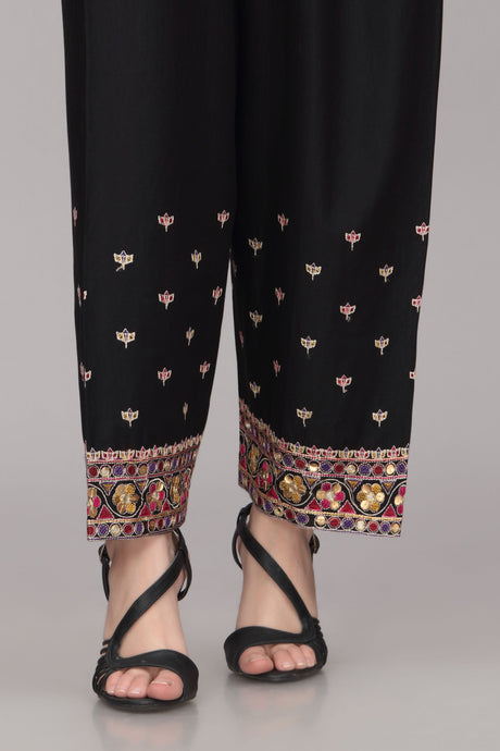 Pin by Heather Sconza on ANTHROPOLOGIE  no apology  Womens pants design  Fashion pants Women trousers design