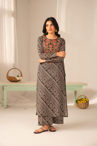 2 Piece Printed Lawn Embroidered Unstitched Suit (UC0129)