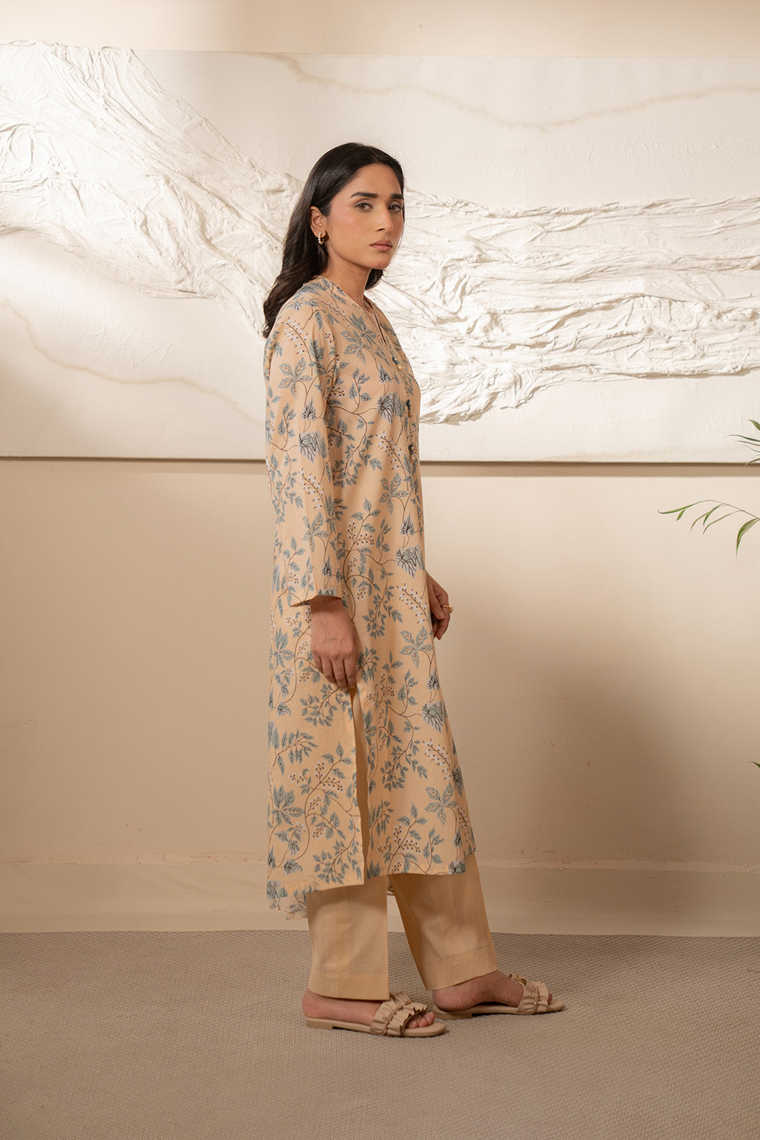 3 Piece Unstitched  Lawn Printed Suit (UC0043)