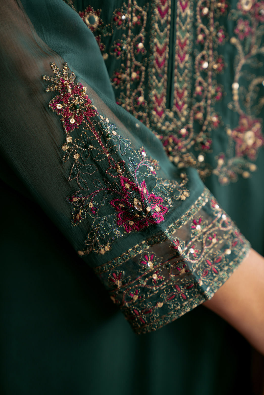 2 Piece Chiffon Embroidered Suit (AP0051)
